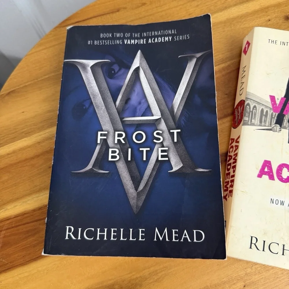 Vampire Academy Frost Bite 1 & 2 Richelle Mead Books Young Adult Fantasy Romance